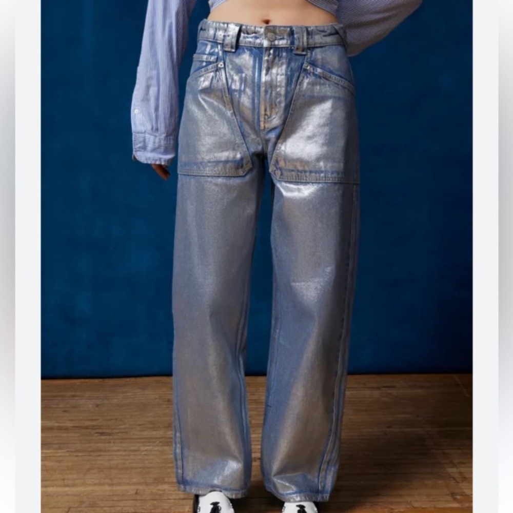 NWT BDG Bella Baggy Patch Pocket Silver Metallic Jeans. Size 27. Wide leg.